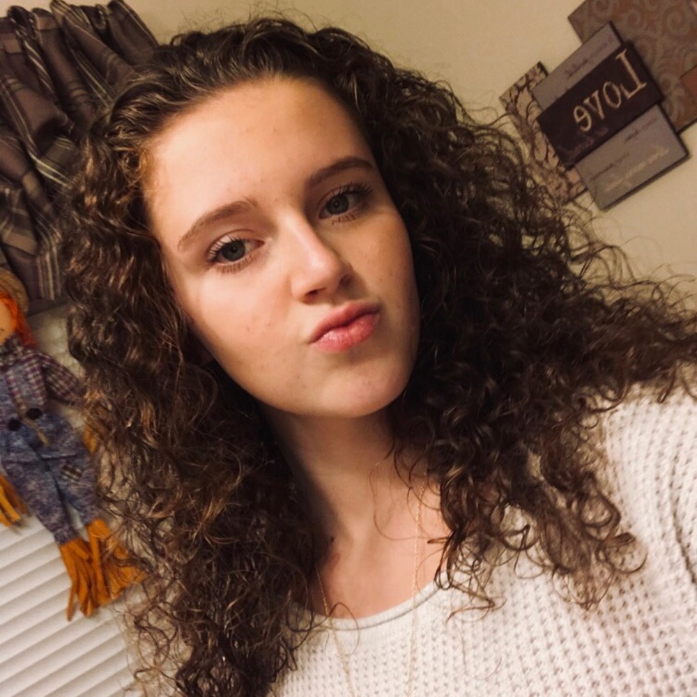 Meet your Posher, Kayla